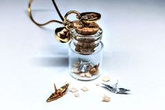 幸運を呼ぶ極小ミニ折鶴ストラップ　千代鈴  星の砂入り　Origami Crane wiht strap
