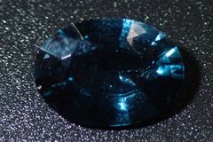 天然ブルースピネル1.966ct 約7×10mm ソーティング付き！