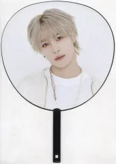 新品未開封 WayV 威神V ON THE Way MD ヤンヤン うちわ wayv BIGうちわ ヤンヤン - メルカリ