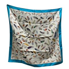 ◆中古品◆Hermès エルメス スカーフ カレ90 羽 総柄 ロゴ シルク ホワイト 大判 レディース ホワイト×ブルー系 Q89730NIのサムネイル