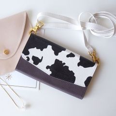 三つ折り手帳型Xperiaケース【うし柄】ショルダーストラップ付き