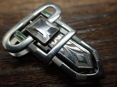 イギリス　アンティーク　ドレスクリップ　彫金