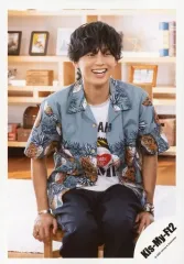 【中古】生写真(ジャニーズ) Kis-My-Ft2/藤ケ谷太輔/膝上・座り・衣装グレー・紺・両手下・笑顔・目線右/LIVE DVD「Kis-My-Ft2 LIVE TOUR 2019 FREE HUGS!」 特典映像オフショット/公式生写真