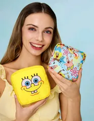 SpongeBob SquarePants 　スポンジボブ　ポーチ　スクエアポーチ　コスメポーチ　化粧ポーチ　メイクポーチ　サニタリーポーチ　マルチポーチ　小物入れ　パトリック　イカルド　可愛い　アメコミ　キャラクター　　レトロ　ギフト　プレゼント　海外雑貨