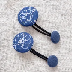 くるみボタンのヘアゴム ブルー 花柄 無地