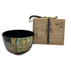 a380 筒茶碗「通次阿山」黒釉鱗唐草茶碗抹茶茶碗古物茶道具茶道