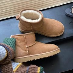 新品未使用   UGG アグ 厚底 5cm ブーツ クラッシックウルトラ ミニプラットフォーム