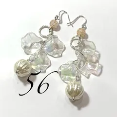 56縦ラインパール＆花びらフックピアス ハンドメイド イヤリング 現品限り