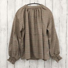 【 Quelle Chance 】ケルシャンス チェック柄 袖シャーリング 後ろ開き ブラウス ブラウン