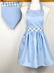 ブルーのお洒落なハンドメイド子供エプロンと三角巾のセット
