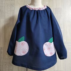 120size りんごポケット 長袖スモック 首パイピング いちご柄