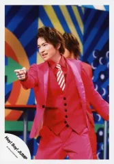 【中古】生写真(ジャニーズ) Hey! Say! JUMP/知念侑李/膝上・衣装赤・左向き・右手指差し/「ウィークエンダー/明日へのYELL」PV＆ジャケ写撮影オフショット/公式生写真