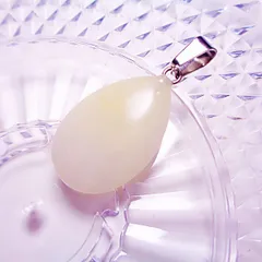 PT188 ペンダントトップ ジェイド　大粒　ドロップ　金属色シルバー