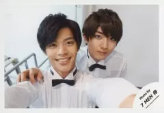 【中古】生写真(ジャニーズ) 7 MEN 侍/菅田琳寧・本高克樹/横型・バストアップ・衣装白・菅田笑顔・本高右手肩・背景白/「ジャニーズJr.8・8祭り～東京ドームから始まる～」セルフィー/公式生写真