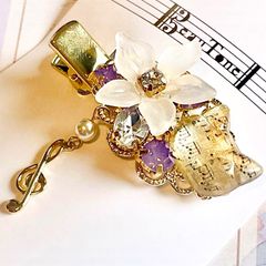 猫　楽譜　ト音記号と音符　ヘアクリップ　ゴールド　フラワー　ジュエル　ピンク