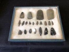 縄文時代石器セット　石斧　石鏃　黒曜石石器　尖頭器　頁岩　磨製石器　戦前東北地方出土品　s31604