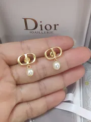 値下！超美品♡diroパールピアス♡ 超美品☆DIOR CDロゴ＆パール ピアスΩ