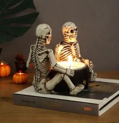 ハロウィン　飾り　2人で座っている骸骨キャンドル　ホルダー　ドクロ　スカル