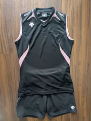 DESCENTE バレーボール ノースリーブシャツ ショートパンツ 上下 セットアップ