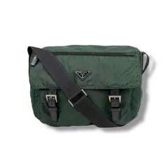 プラダ　PRADA クロスボディバッグ　ショルダーバッグ　テスートナイロン　カーキ　グリーン　トライアングルロゴ　三角ロゴ