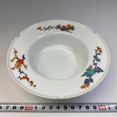 ♥値下げ！♥未使用　十三代　酒井田柿右衛門　灰皿　共箱付き　骨董　古玩 十三代 酒井田柿右衛門 窯『錦 唐花文 碗皿』 買取価格相場