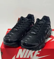 2025年最新】air max plus tripleの人気アイテム - メルカリ