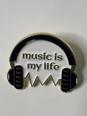 ピンバッジ　ヘッドホン　music is my life 音楽