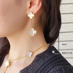 [Van Cleef & Arpels] アルハンブラ マザーオブパール ダブルフラワー イヤークリップ - 限定モデル | ヴァン クリーフ & アーペル レディースジュエリー｜本日限定特価｜新品未使用-WTO輸入1