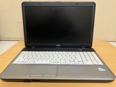 【ジャンク品】ノートパソコンFUJITSU　LIFEBOOK A512/FX (FMVXNFVQ2Z)