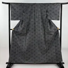 紬 身丈158cm 裄丈63cm S 袷 亀甲 花 黒灰 正絹 優品 【中古】