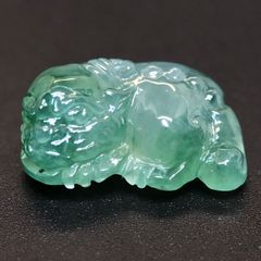 天然　本翡翠　彫刻ルース・ペンダントトップ・置物　約2.72g　貔貅　1点物　風水調整　金運Up　男女兼用