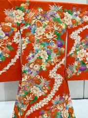 «花ラブリ»MG667OR　一つ身着物　宮参り着　紐付き　リユース品　七五三　0～３歳　女の子　女児　花　花鼓文　朱色系　オレンジ系　宮参り　産着　掛け着　小裁ち　熨斗目　赤ちゃん　和装　和柄　和風