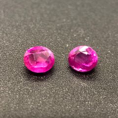 モゴック産  天然非加熱　ピンクサファイア　ルース　Reddish pink   合計0.86ct   ペア for ピアス クッションカット　レッド味がある鮮やかな濃厚美発色　輝きも良く　ボリューム感のある仕上がり　可愛らしい2石セット　産地証明鑑別書付き