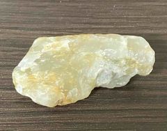 激安！「パワーストーン」として知られる美しい「トパーズ(黄水晶原石」！