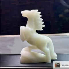 高級　国産　ヒスイ ペンダント 馬と騎手の彫刻　新品未使用　白翡翠　希少 楽天市場】彫刻翡翠 53mm/92P ペンダント 彫刻ヒスイ 翡翠彫刻