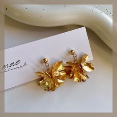 【304ステンレス 24KGP 本金メッキ ポスト】 メタル ゴールド シルバー フラワー 小ぶり ブーケ お花 花びら クリア ビーズ 可愛い キレイ アレルギー対応 ピアス ハンドメイドピアス 【イヤリング変更可能】