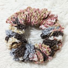 ♡ハンドメイド♡ヘアゴム シュシュ ヘアアクセサリー マーブル毛糸 毛糸 ボリューム 大きい 可愛い １点物 プレゼント ブラウン グレー ピンク