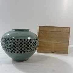 韓国・作家物・高麗青磁一輪挿し・未使用品☆常識の範囲の価格交渉ＯＫ☆ 韓国・作家物・高麗青磁・花瓶・未使用品☆常識の範囲の価格交渉
