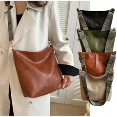 ショルダーバッグ レディース 斜めがけ 肩掛け バッグ エスニック柄ベルト付き フェイクレザー 4色展開（ブラック・カーキグリーン・ブラウン・オフホワイト）軽量 おしゃれ 旅行 通勤 通学