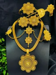 ジュエリー レディース セット 1個ネックレス、1ペアピアス、1個ブレスレット、1個リング、1個ヘアクリップ、1個ヘアチェーン、花型合金中東ドバイスタイルジュエリーセット、サウジアラビア、結婚式やパーティーに適して