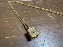 ニナリッチ キューブネックレス ゴールド