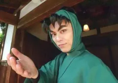 【中古】生写真(男性) 渡辺和貴(潮江文次郎)/横型・バストアップ・衣装緑・右手パー・キャラクターショット/「ミュージカル 忍たま乱太郎 第4弾再演 最恐計画を暴き出せ!!」