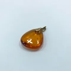 ペンダントトップ　天然琥珀　コハク　アンバー