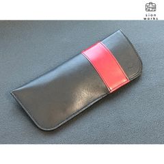 1秒取り出し。片手開閉めがねケース「Glasslider（グラスライダー）」ブラック×レッド【アウトレット割引品】　薄型　マグネット式　栃木レザー　アメ豚　キョンセーム　総本革　黒　赤　black　red