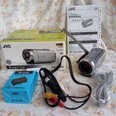 ビデオカメラ　シルバー　JVC Everio  GZ-E220  2012年製　中古