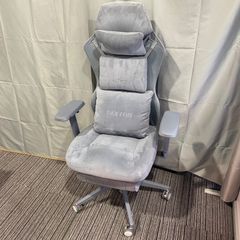 ◎【値下げ交渉可能】PAXTON paris パクストンパリス リクライニング オフィスチェア パールグレイ フットレスト付属 ヘッドレスト 4Dアーム ハイバック