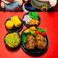 545今日の献立　肉巻きおにぎり⭐️ドールハウス　リカちゃん　シルバニア　フィギュア　ねんどろいど　ブライス　フェイクフード