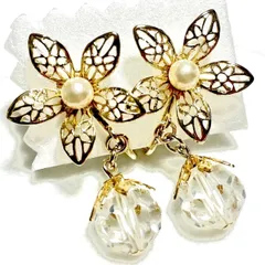 イヤリング　クリスタルガラス　フラワー　パーティー　プレゼント　ハンドメイド