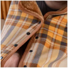 ☆ YE/BR ☆ 着る毛布 ボタン付きチェック柄ブランケット ブランケット ひざ掛け 膝掛け 膝掛 ひざかけ 毛布 あたたかい 暖かい あったか 軽量 軽い 保温 ボタン付き ポケット付き スナップボタン マイクロファイバー ふんわり 保温性