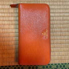 PRADA MILANOラウンドファスナー ロゴ長財布レディース型押しレザー 